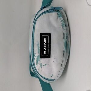 Dakine Turquoise‎ and Light Gray Hip Pack
